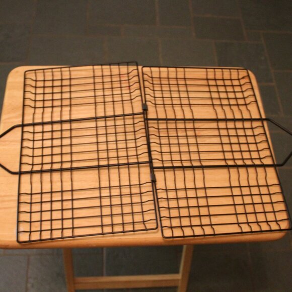 Grill Hamburger Basket with Wooden Handle - Picture 3 of 3